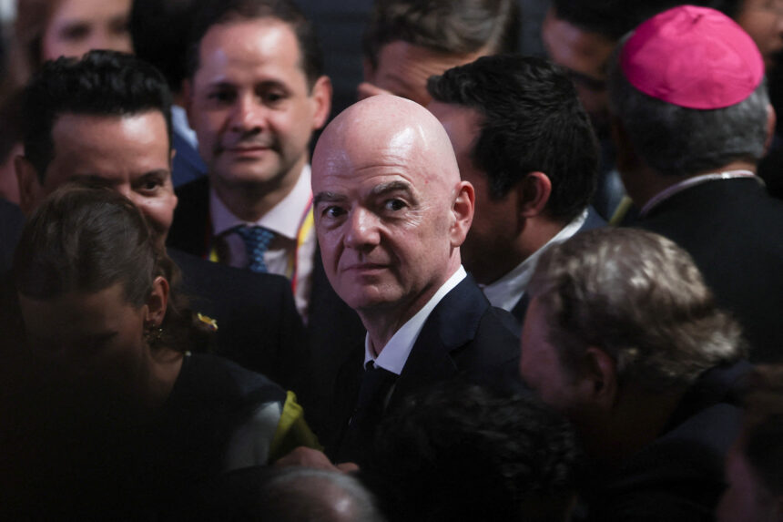 BBC tyrimas atskleidžia kiek palaikymo turi Gianni Infantino ir kokie šansai jį nuversti