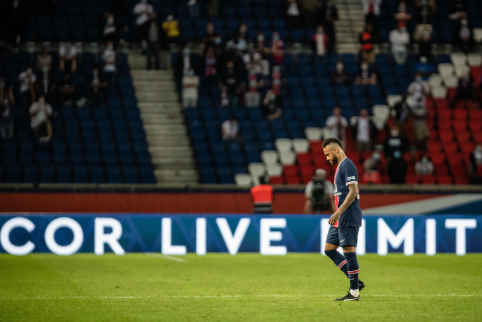 Iš aikštės pašalintas Neymaras: „Gailiuosi, kad netrenkiau tam subingalviui į veidą“