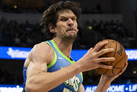 Ar tiktų NBA žvaigždėms komandų draugų šukuosenos?