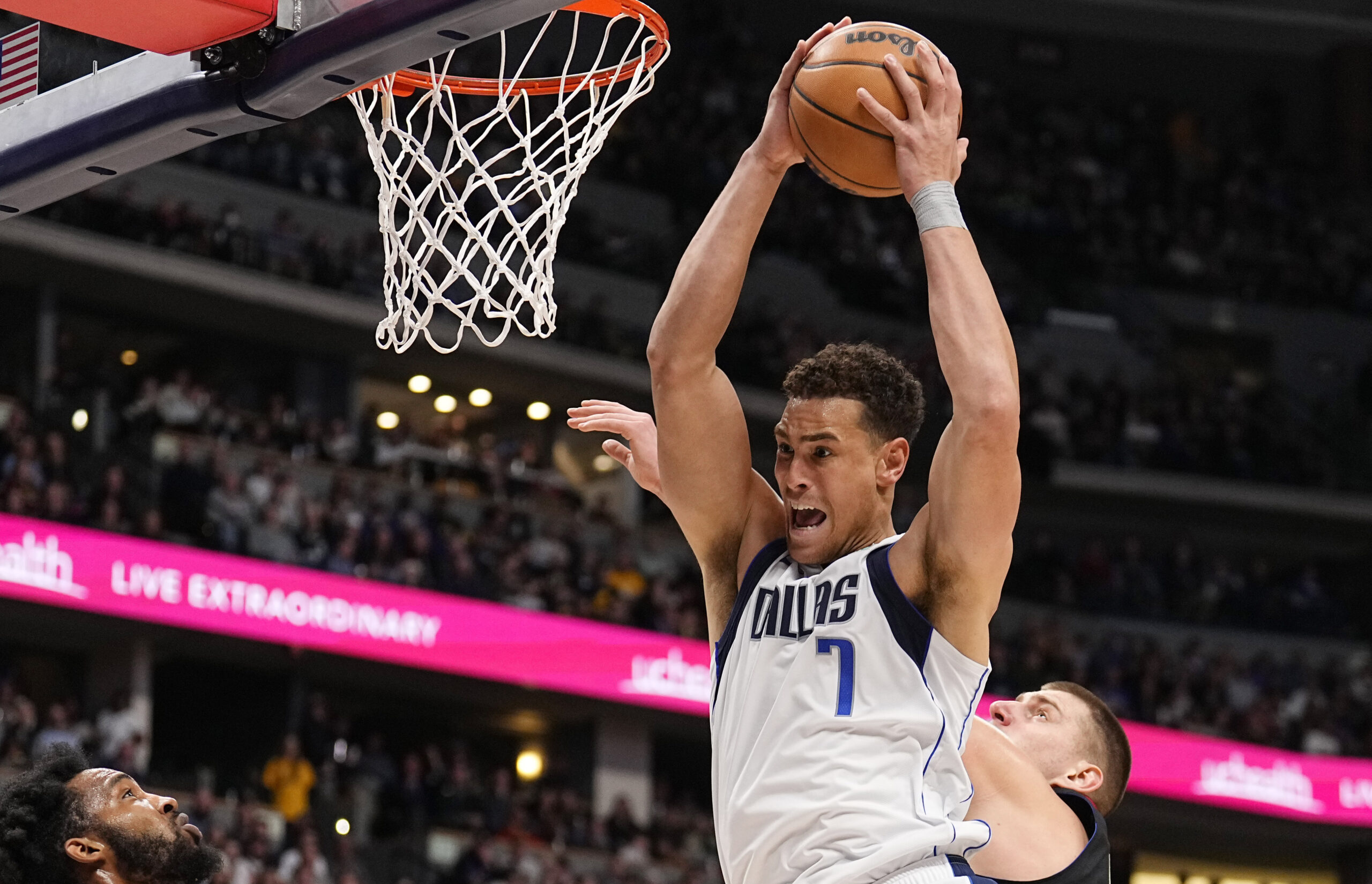 Dalaso „Mavericks“ nutraukia bendradarbiavimą su ilgamečiu žaidėju Dwightu Powellu