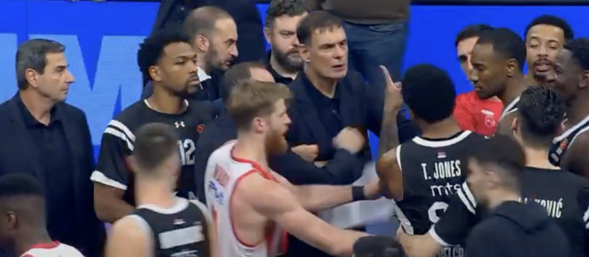 Skandalas Belgrade: „Partizan“ gerbėjas užpuolė Bartzoką