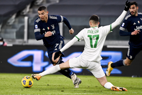 „Juventus“ išvargo pergalę prieš mažumoje likusią „Sassuolo“ 