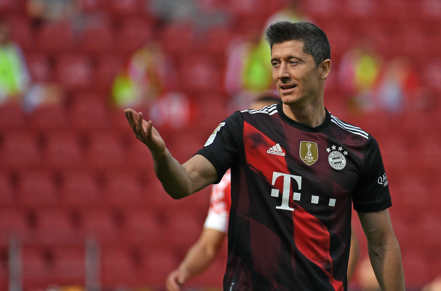 J. Tebasas: „Šiuo metu „Barca“ negali įsigyti R. Lewandowskio“