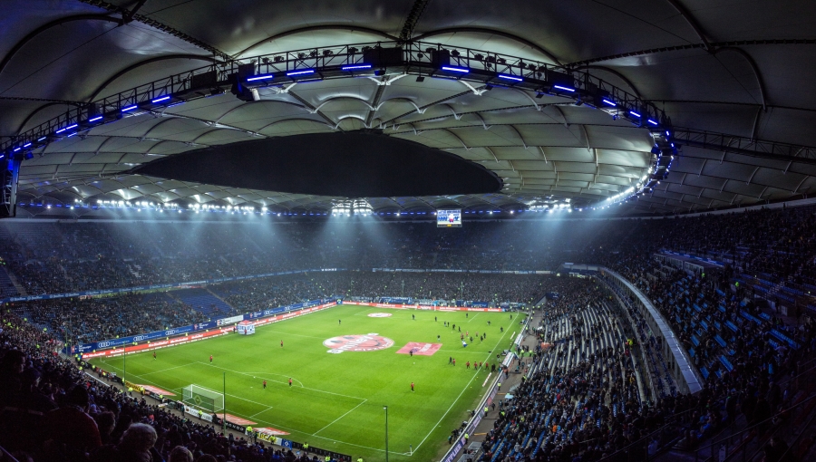UEFA paskelbė, ką Europos futbolo fanai valgo per rungtynių pertraukas