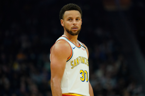S.Curry grįžo į aikštę, tačiau pergalę šventė „Raptors“