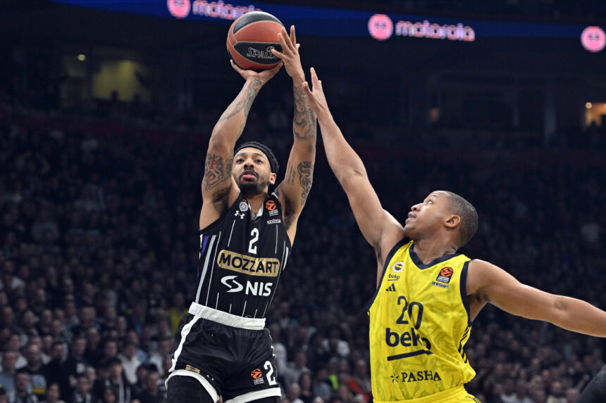 Be išvaryto Jasikevičiaus likusi „Fenerbahče“ krito Belgrade