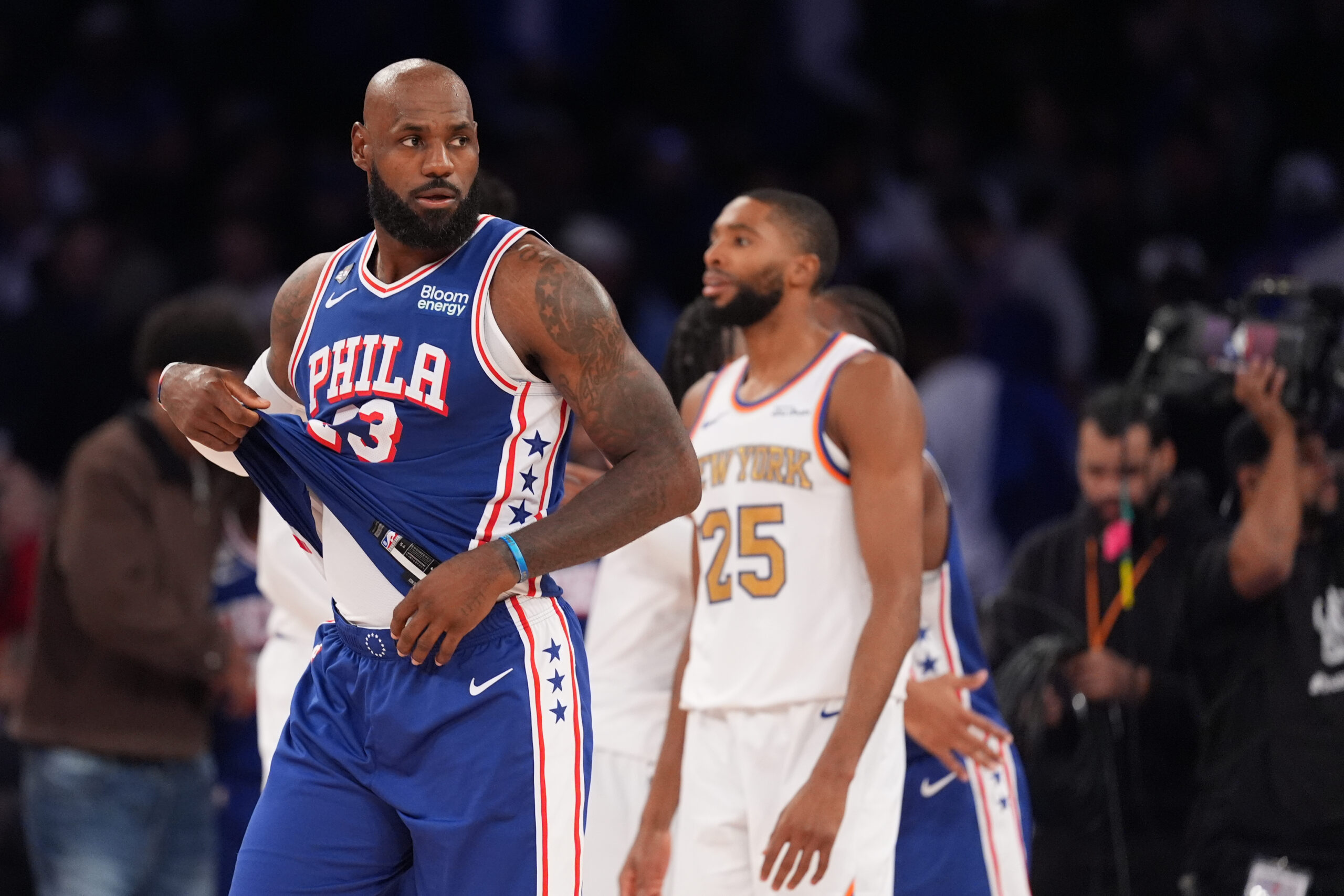 Istorinis LeBrono Jameso debiutas: „76ers“ įveikė NBA čempionus