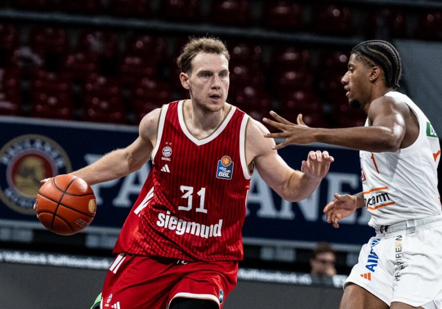 Rokas Jokubaitis po metų pertraukos sužaidė rungtynes, Miuncheno „Bayern“ laimėjo