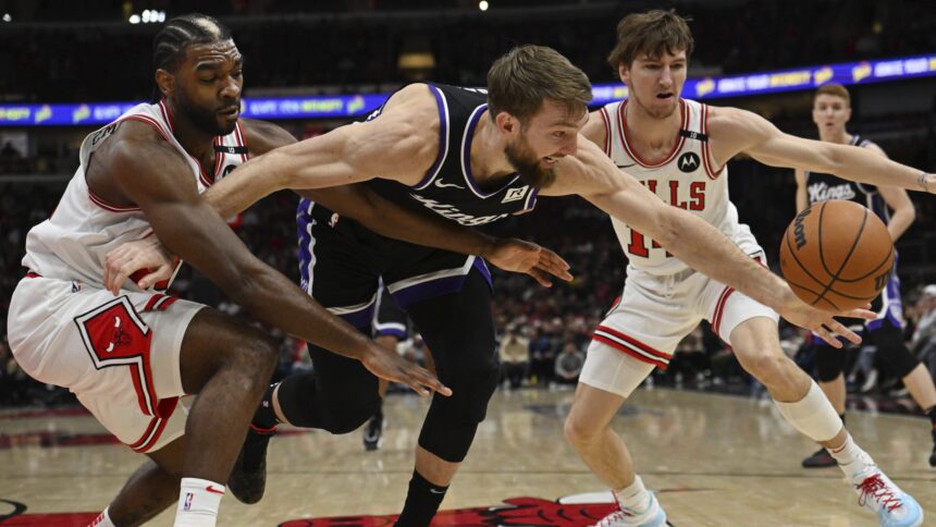 Sabonis akistatoje su Buzeliu fiksavo galingą dublį, o „Kings“ pratęsė pergalių seriją