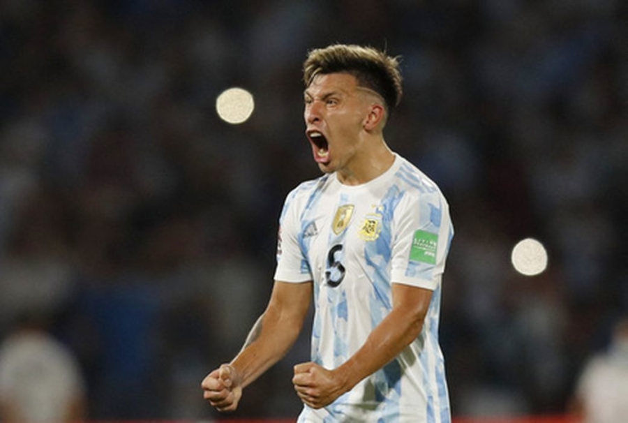 „Arsenal“ taikiklyje – „Ajax“ centro gynėjas Lisandro Martinezas