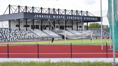 Skandalas Jonavoje: įtaria „ateivių“ vizitą stadione