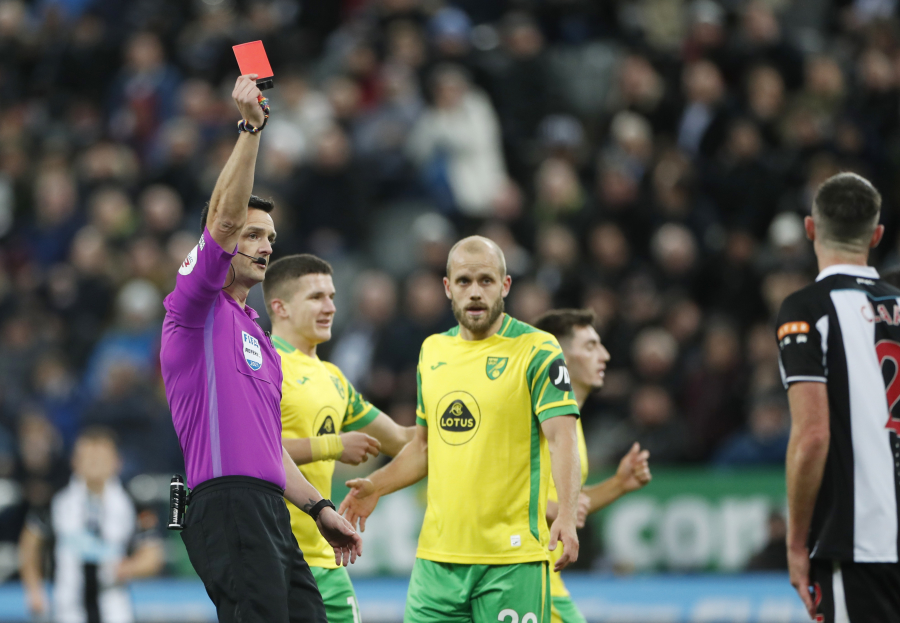 Beveik visas rungtynes mažumoje žaidusi „Newcastle“ ekipa iškovojo tašką