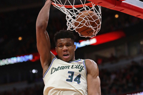 Į aikštę grįžęs MVP padėjo „Bucks“ įveikti „Bulls“