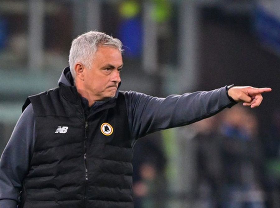 Pamatykite: J. Mourinho po pasiekto Konferencijų lygos finalo nesulaikė ašarų