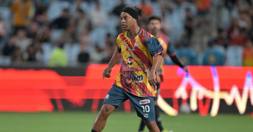 Asmeninių ambicijų turintis Ronaldinho grįžta į profesionalų futbolą