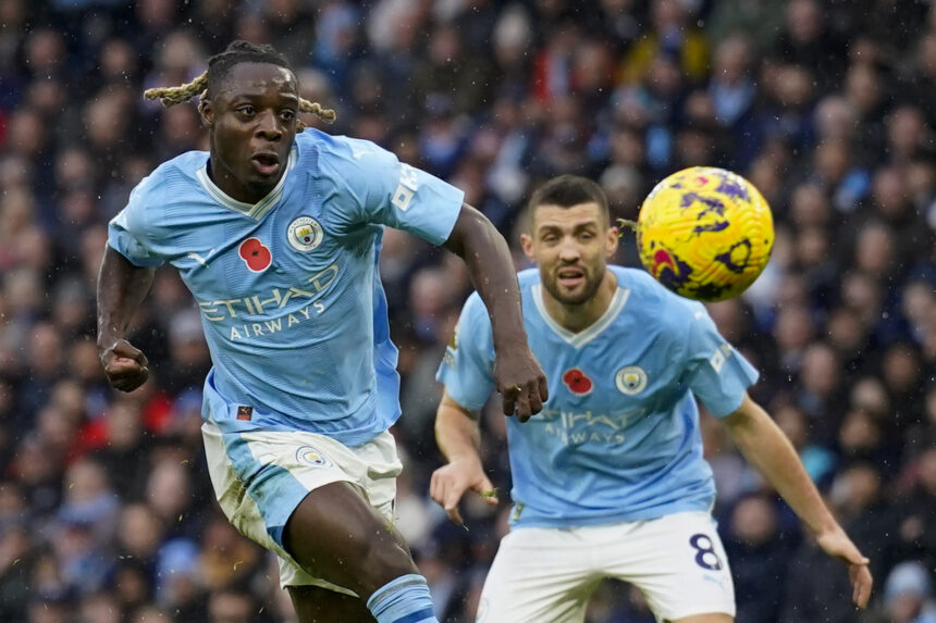Jeremy Doku susiejo ateitį su „Manchester City“ – gyrė Marescos futbolo filosofiją