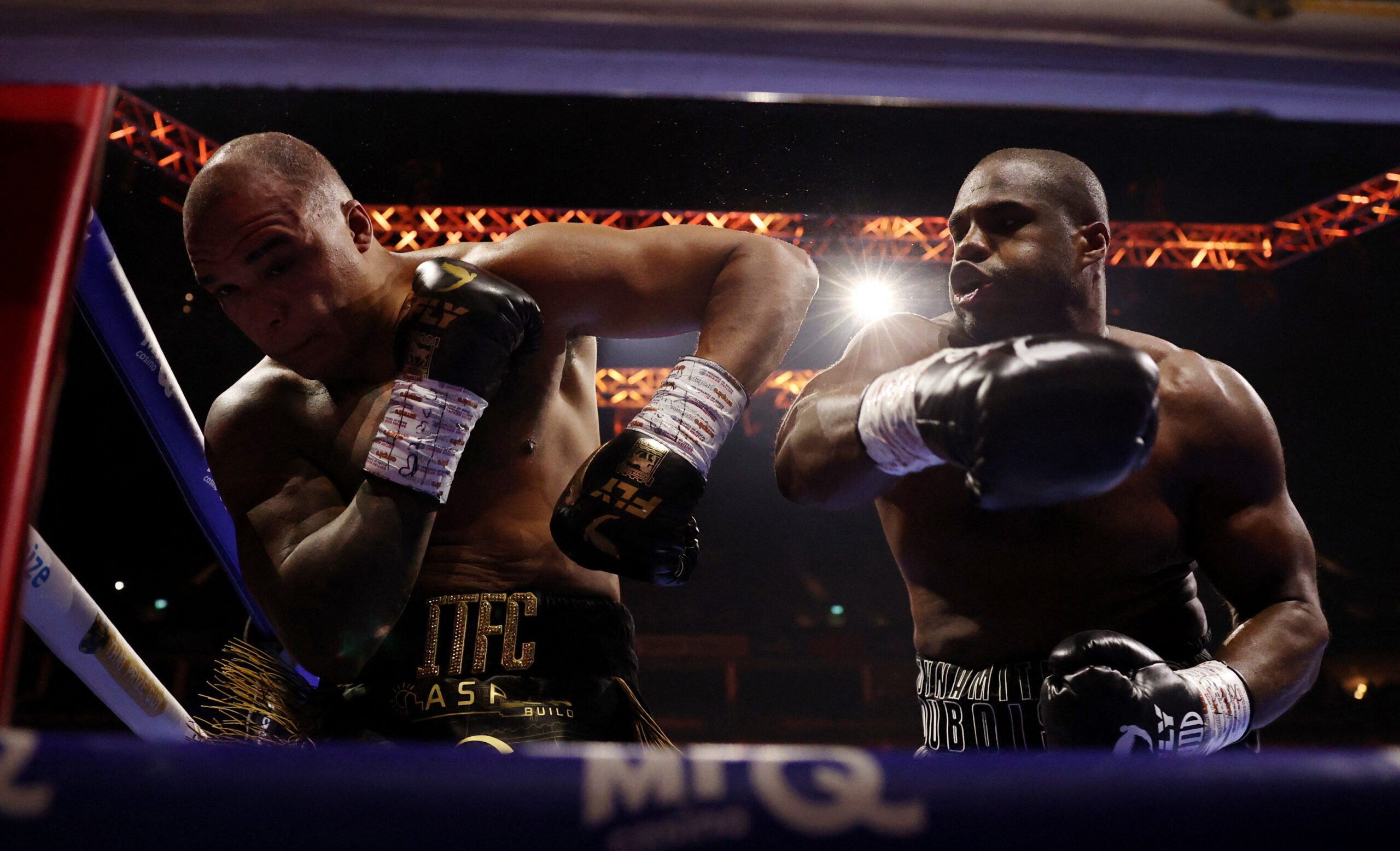 Danielis Dubois užtikrintai apgynė pasaulio čempiono titulą revanšinėje kovoje