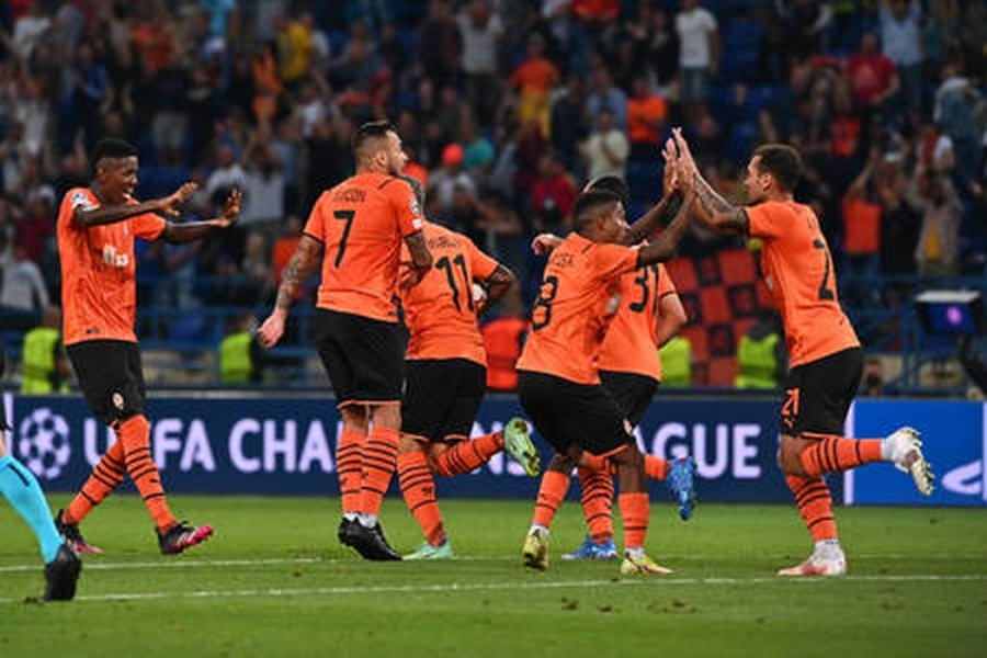 Ukrainoje nuspręsta nebepratęsti nutraukto futbolo sezono