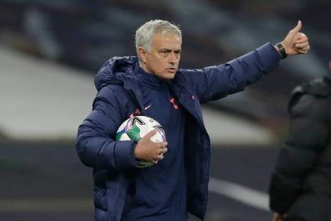 Geriausio „Premier“ lygos lapkričio mėnesio trenerio apdovanojimas atiteko J. Mourinho