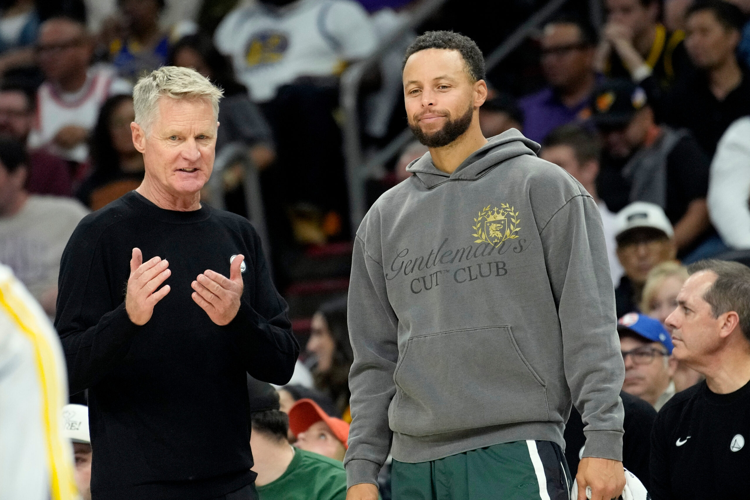 D. Bookerio vedama „Suns“ įveikė nukraujavusią „Warriors“ ekipą
