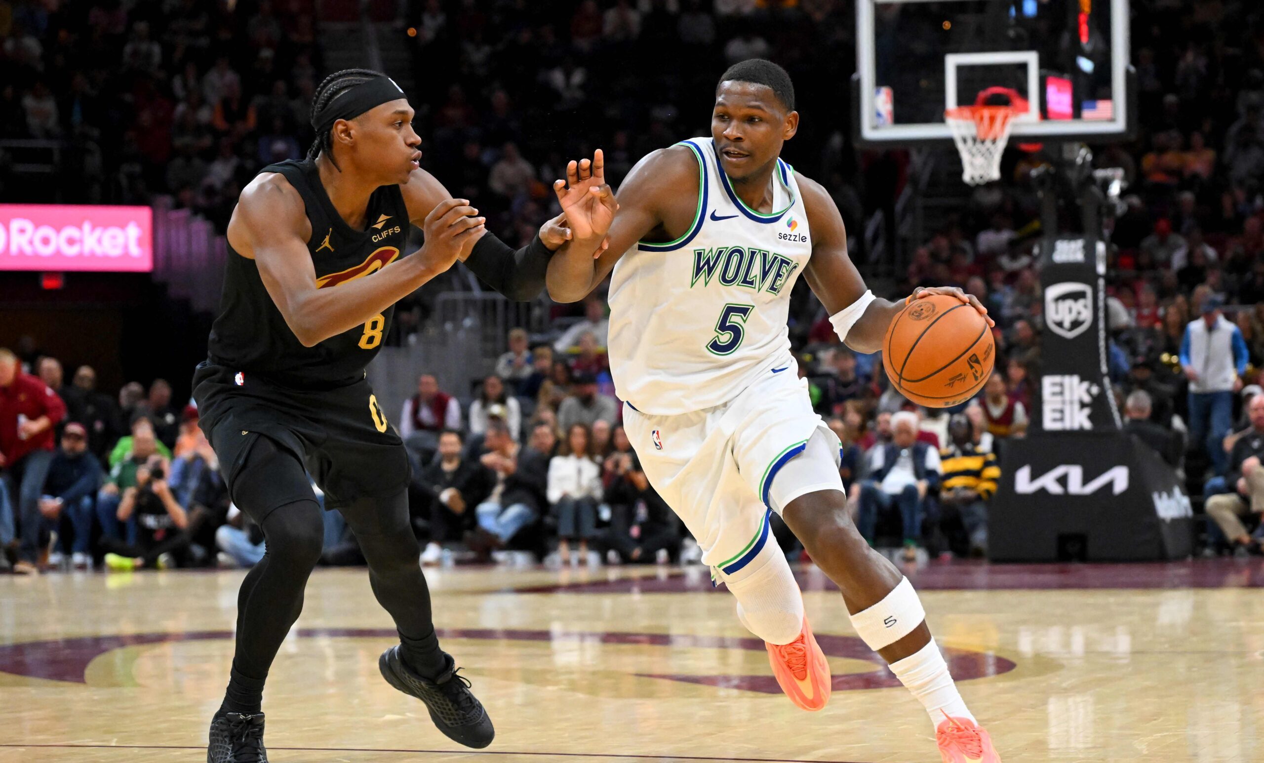 Istorinis Anthony Edwardso pasirodymas neišgelbėjo „Timberwolves“ nuo nesėkmės Klivlande