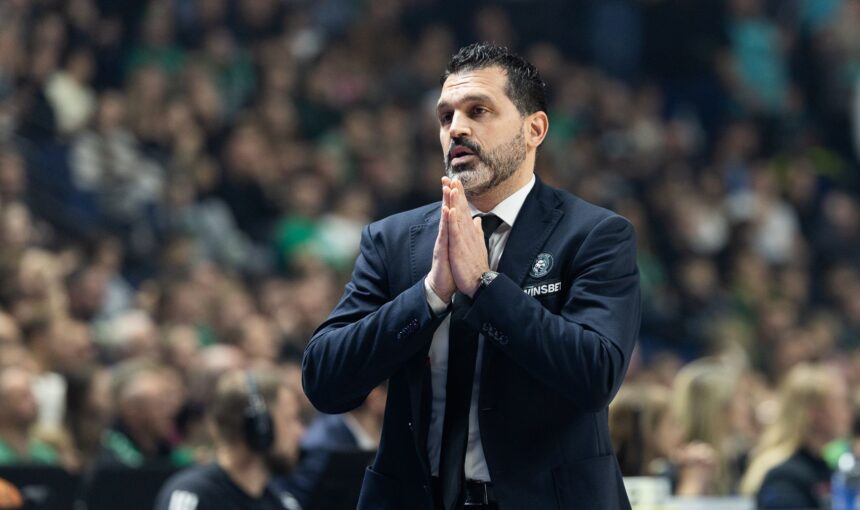 Išgirskite: karšti „Wolves“ trenerio priekaištai teisėjams ir žaidėjams