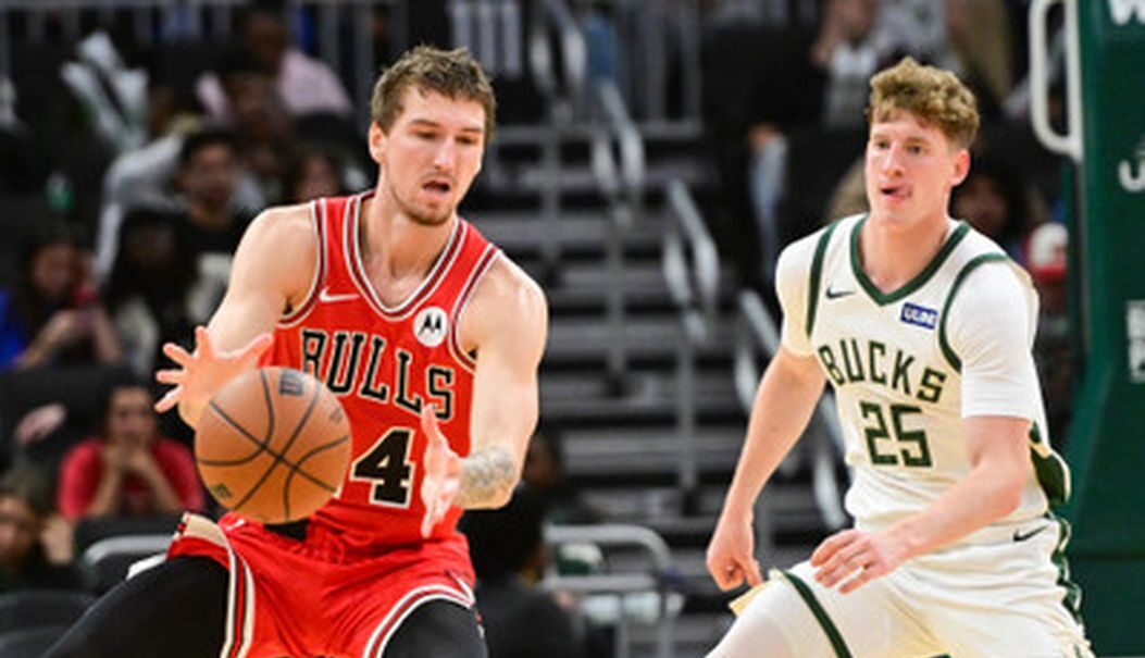NBA sezono lietuvių dvikovoje pergalę šventė Mato Buzelio atstovaujama „Bulls“