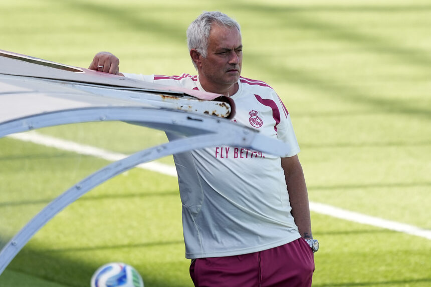 Jose Mourinho prieš startą pasiuntė žinutę žvaigždėms: „Negaliu pradėti rungtynių su 15 žaidėjų“