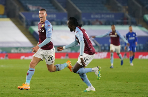 „Leicester“ per pridėtą laiką nusileido „Aston Villa“ Futbolininkams 