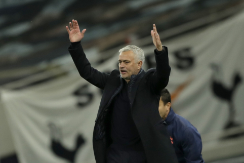 J. Mourinho: „Negaliu susitaikyti su VAR klaidomis“