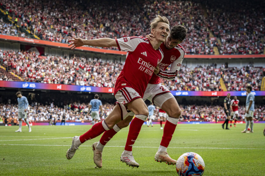 Londono „Arsenal“ sutriuškino „Manchester City“ ir sezoną pradėjo trofėjumi
