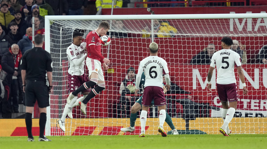 „Aston Villa“ ekipos spaudimą atlaikę „Man Utd“ futbolininkai žengė į kitą FA taurės etapą