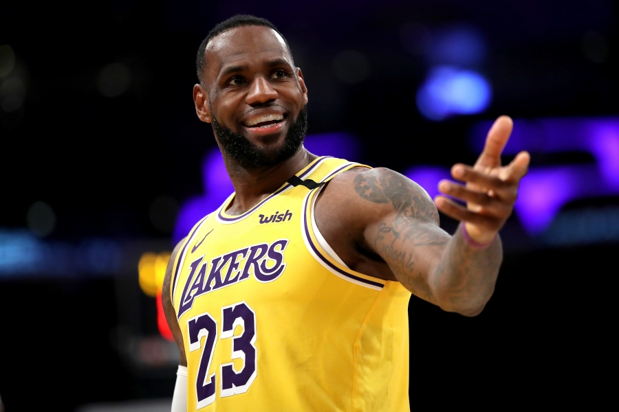 „Lakers“ žvalgosi į ateitį: numatė galimą L. Jameso įpėdinį