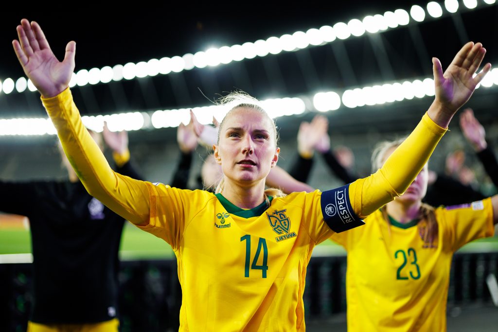 Futbolininkės įvertino istorines rungtynes Kaune: „Sunku, bet gera žaisti prieš tokią stiprią varžovę“
