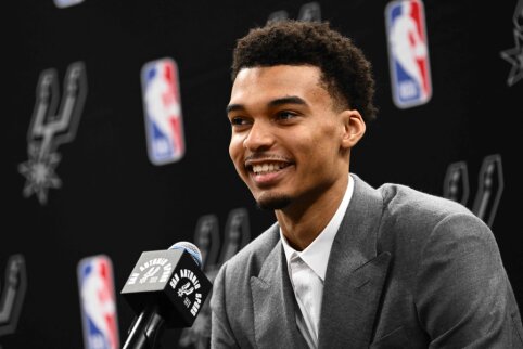 V. Wembanyama fanus nustebino NBA legendos šukuosena
