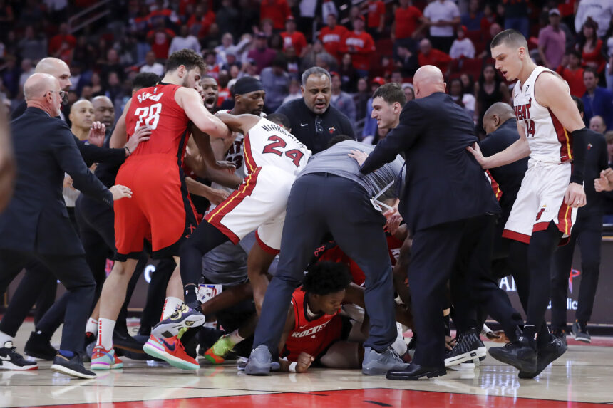 Po masinių muštynių NBA rungtynėse – šeši išvarymai